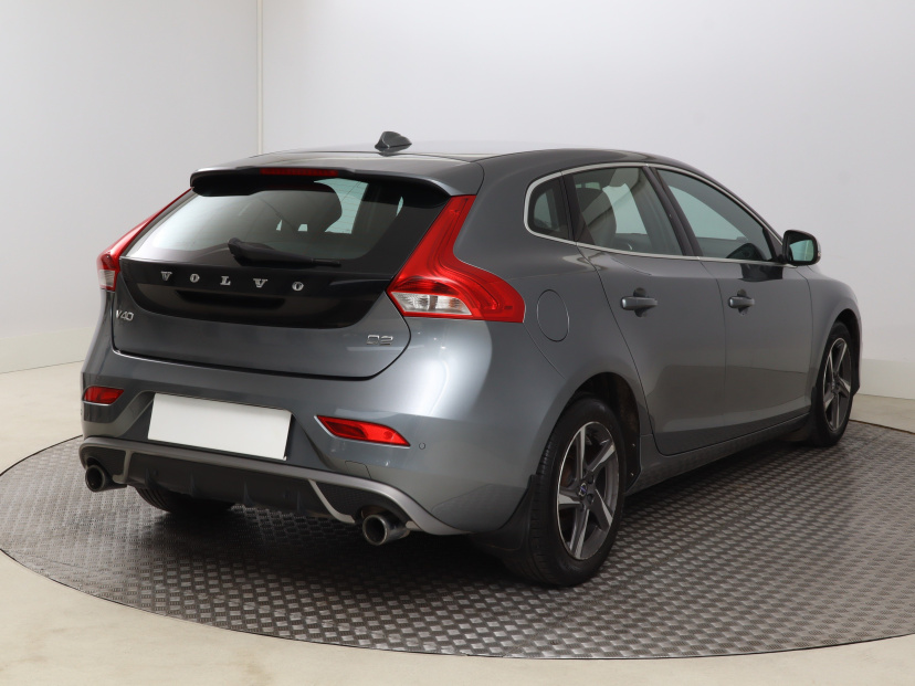 Volvo V40, 2015