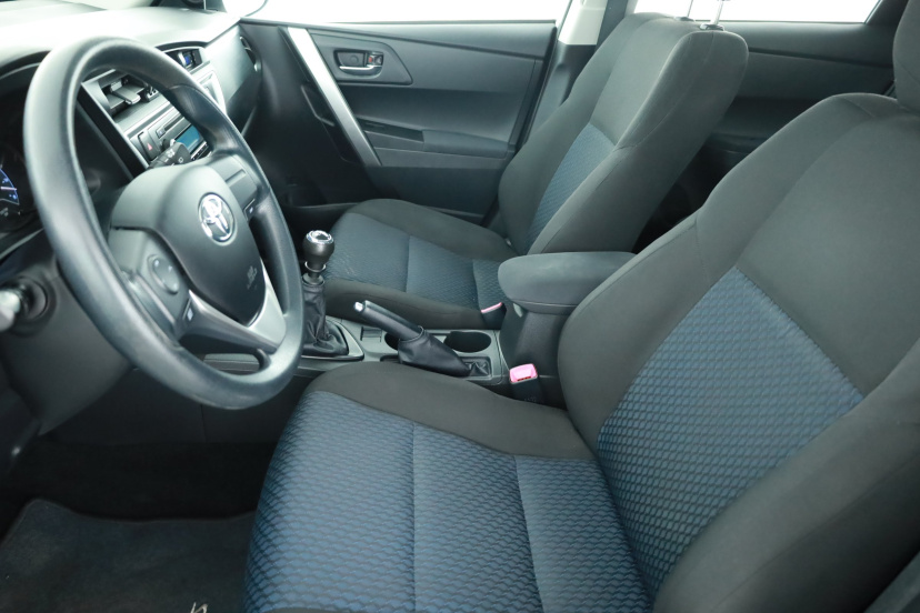 Toyota Auris, 2015