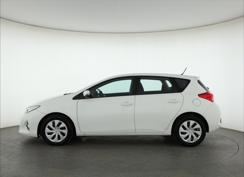 Toyota Auris, 2015
