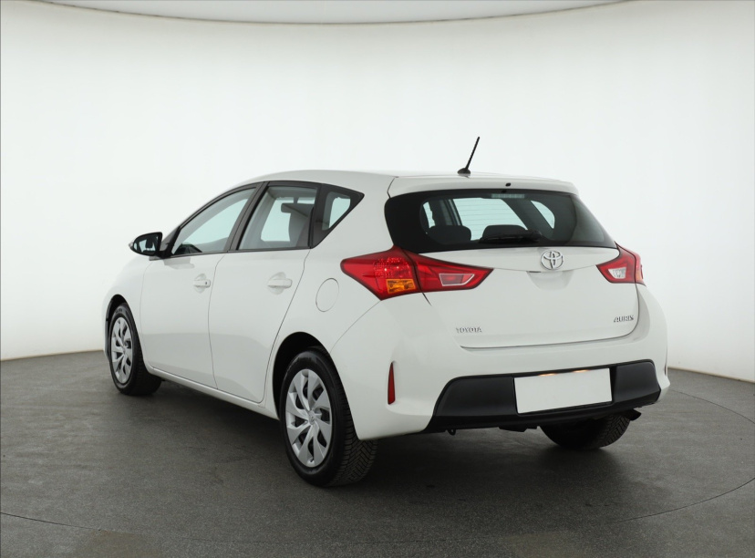 Toyota Auris, 2015