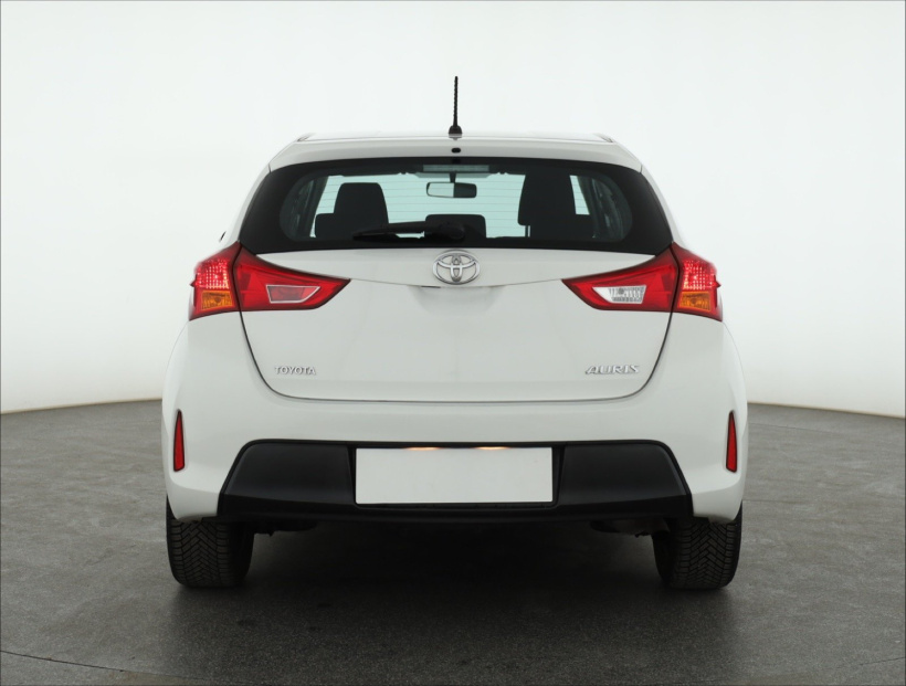 Toyota Auris, 2015
