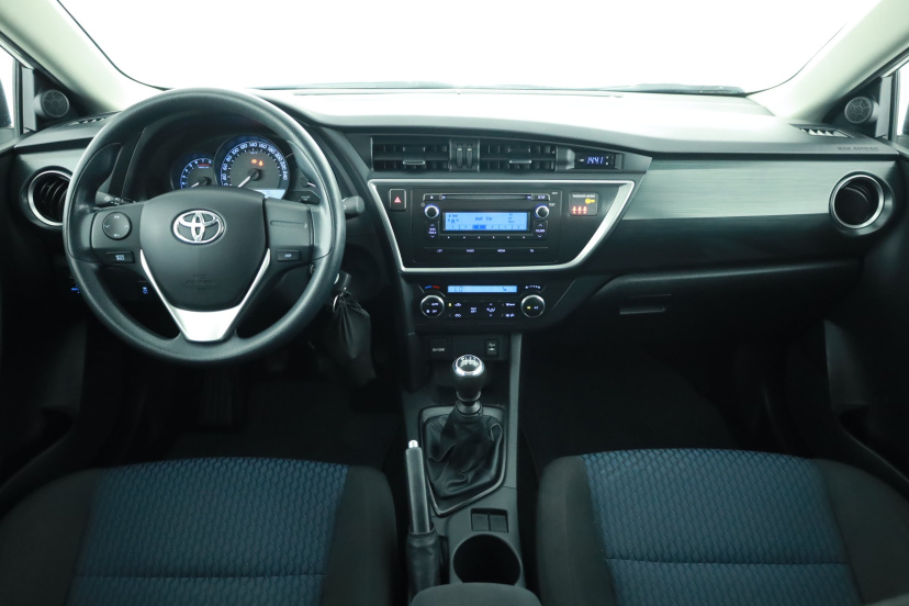 Toyota Auris, 2015