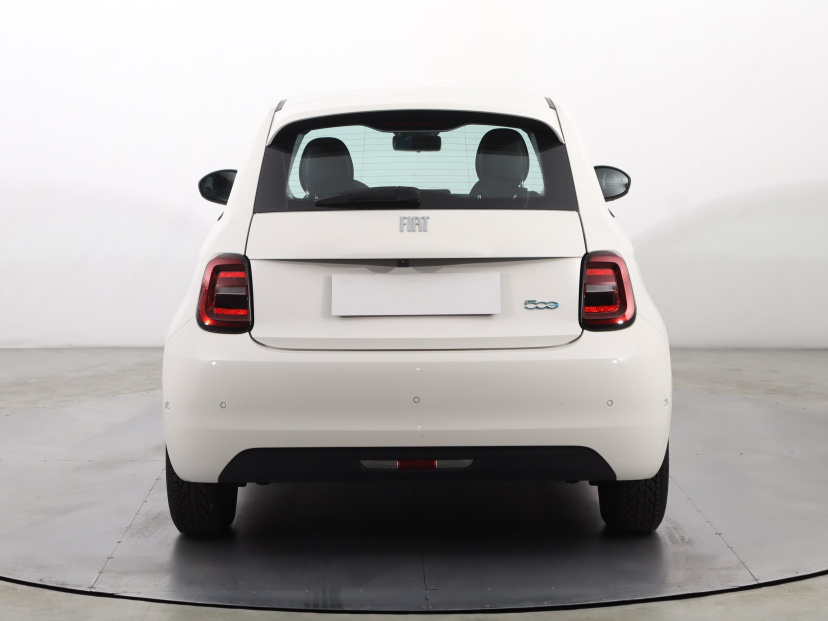 Fiat 500e, 2023