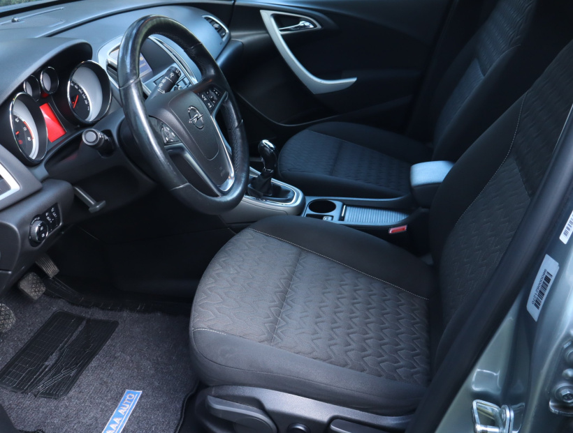 Opel Astra, 2013
