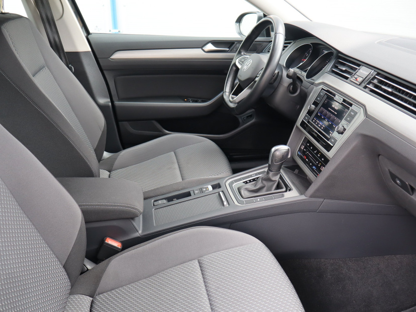 Volkswagen Passat, 2022