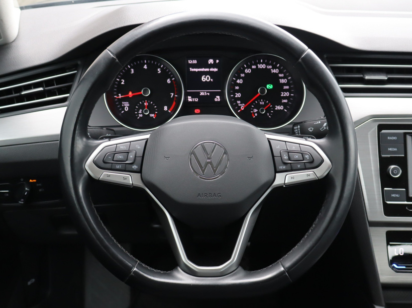 Volkswagen Passat, 2022