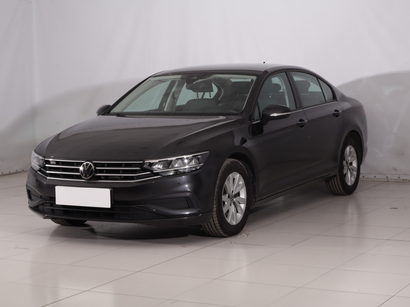 Volkswagen Passat, 2022
