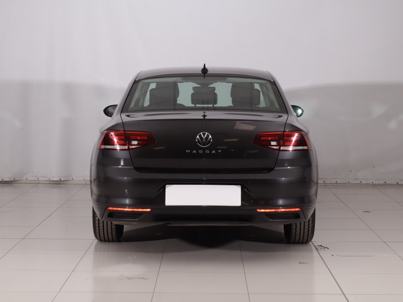 Volkswagen Passat, 2022