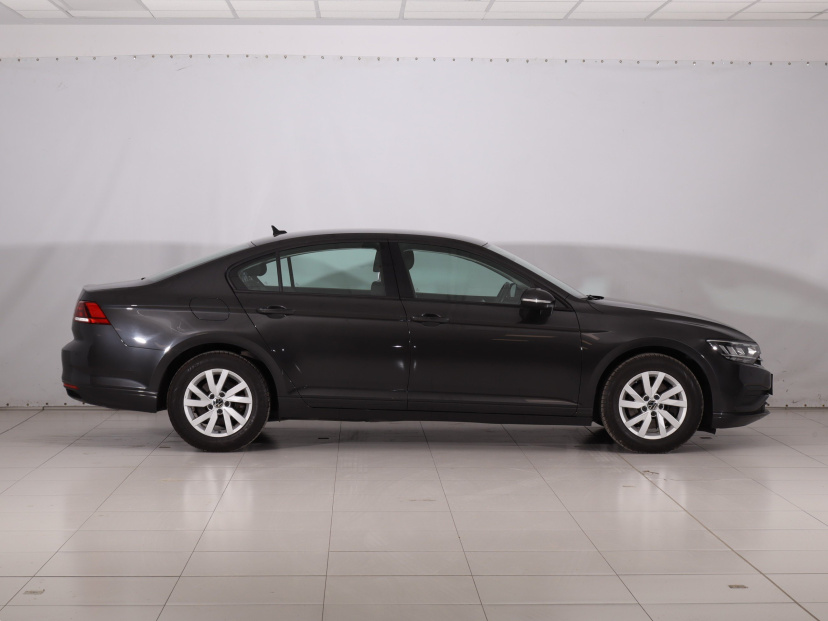 Volkswagen Passat, 2022