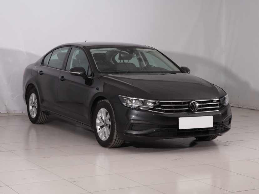 Volkswagen Passat, 2022