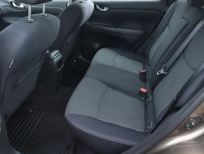 Nissan Pulsar, 2015