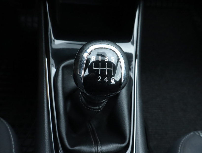 Nissan Pulsar, 2015