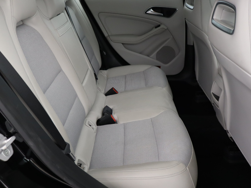 Mercedes-Benz CLA, 2015