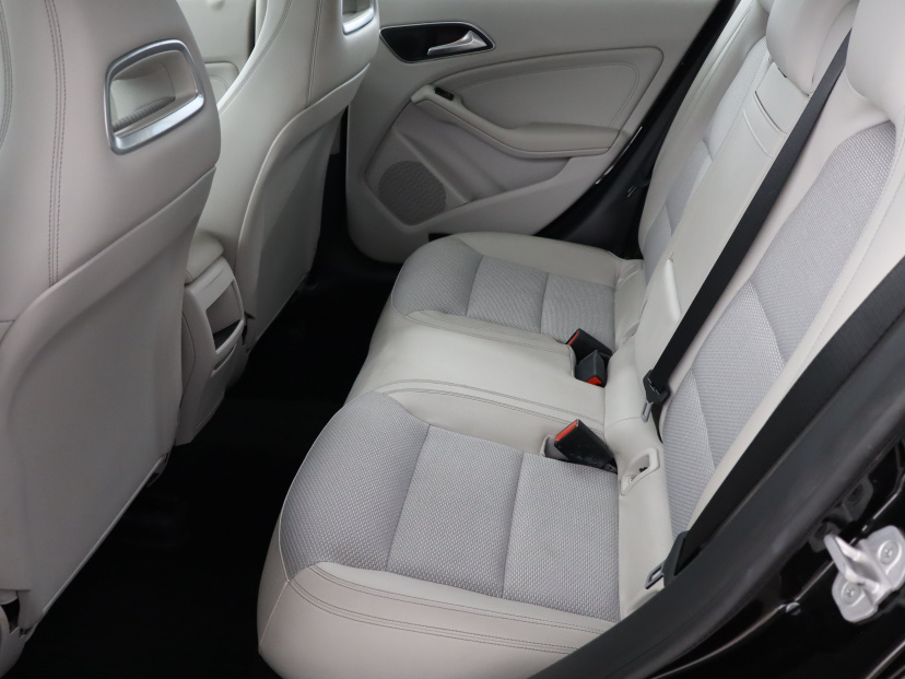 Mercedes-Benz CLA, 2015