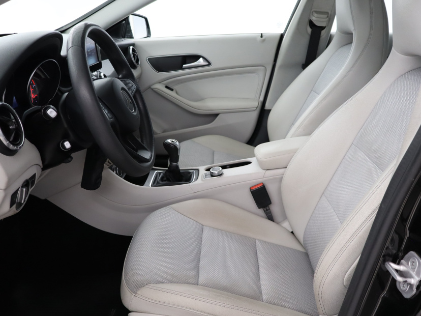 Mercedes-Benz CLA, 2015