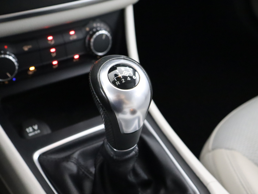 Mercedes-Benz CLA, 2015