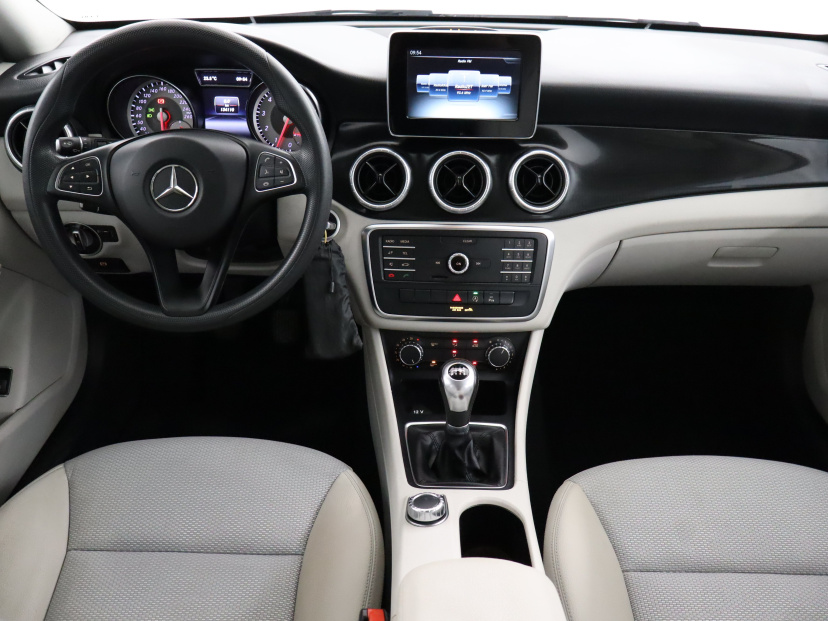 Mercedes-Benz CLA, 2015