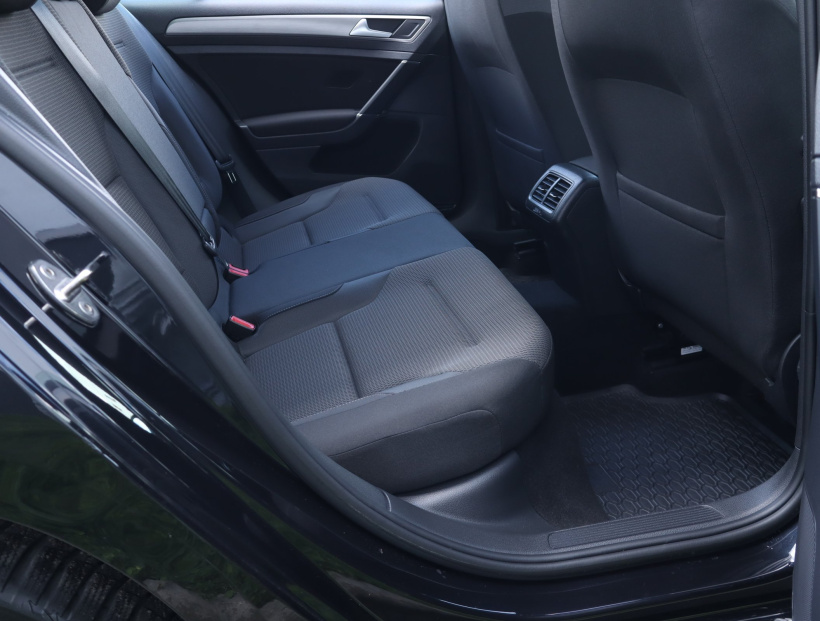 Volkswagen Golf, 2016