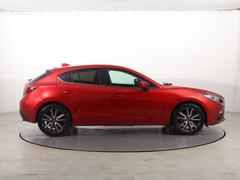 Mazda 3, 2015
