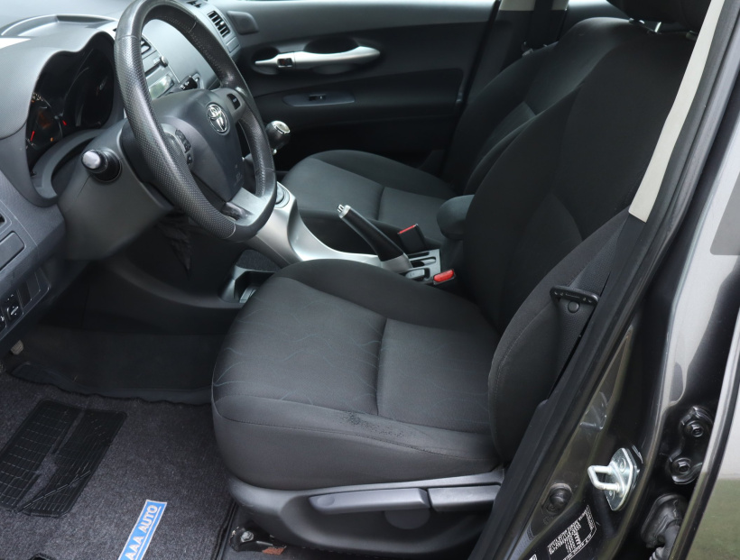 Toyota Auris, 2011
