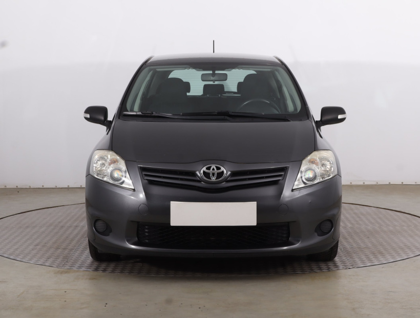 Toyota Auris, 2011