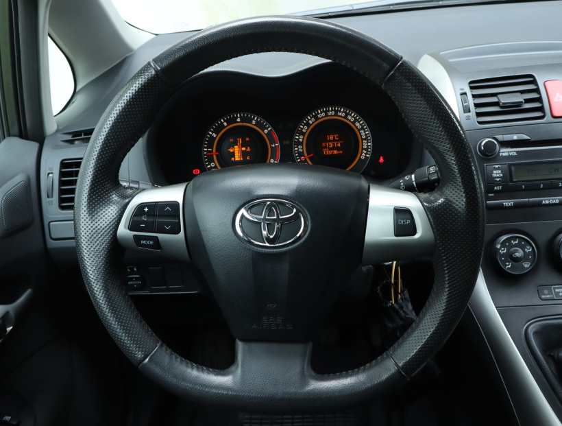Toyota Auris, 2011