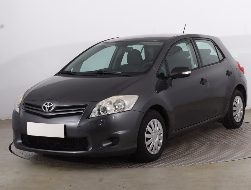 Toyota Auris, 2011