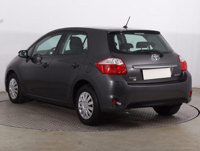 Toyota Auris, 2011