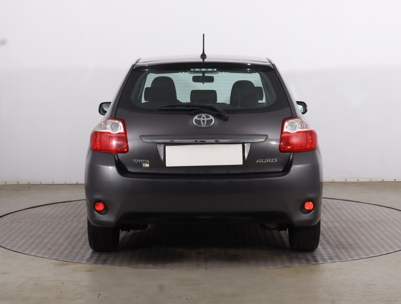 Toyota Auris, 2011