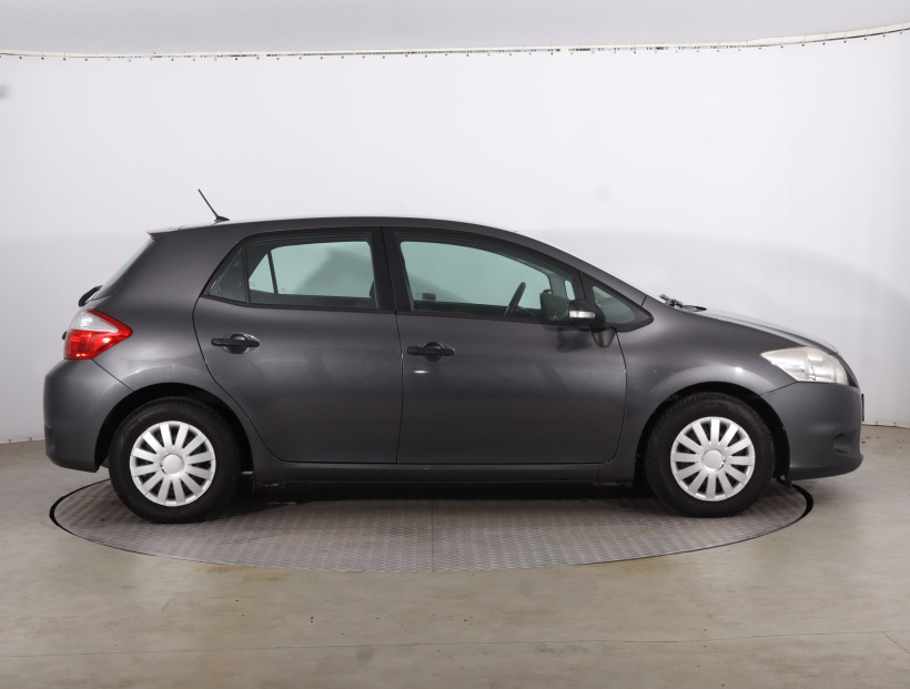 Toyota Auris, 2011