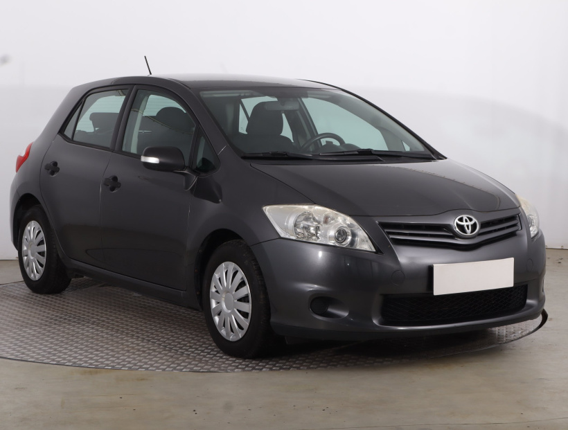 Toyota Auris, 2011