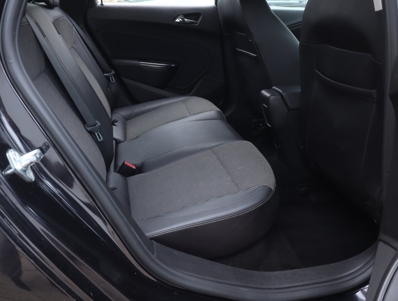Opel Astra, 2011