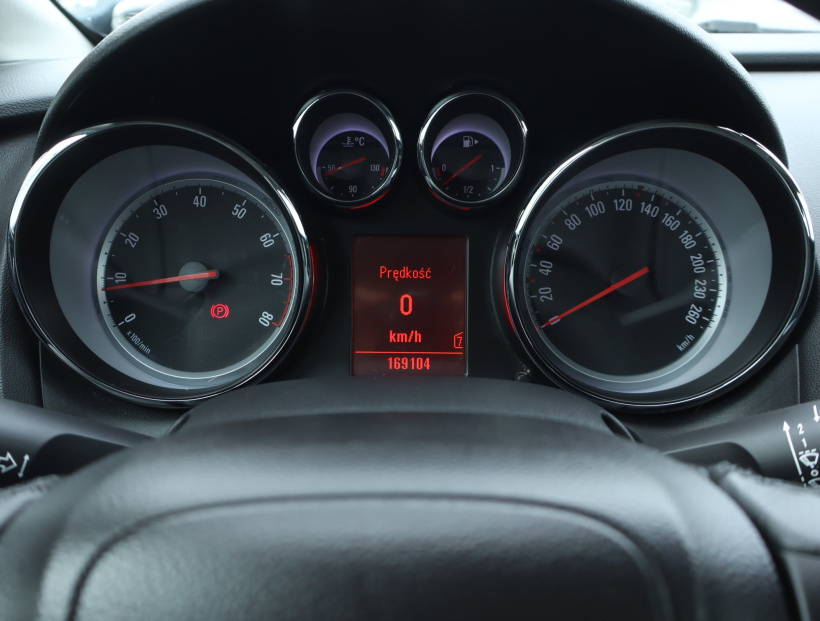 Opel Astra, 2011