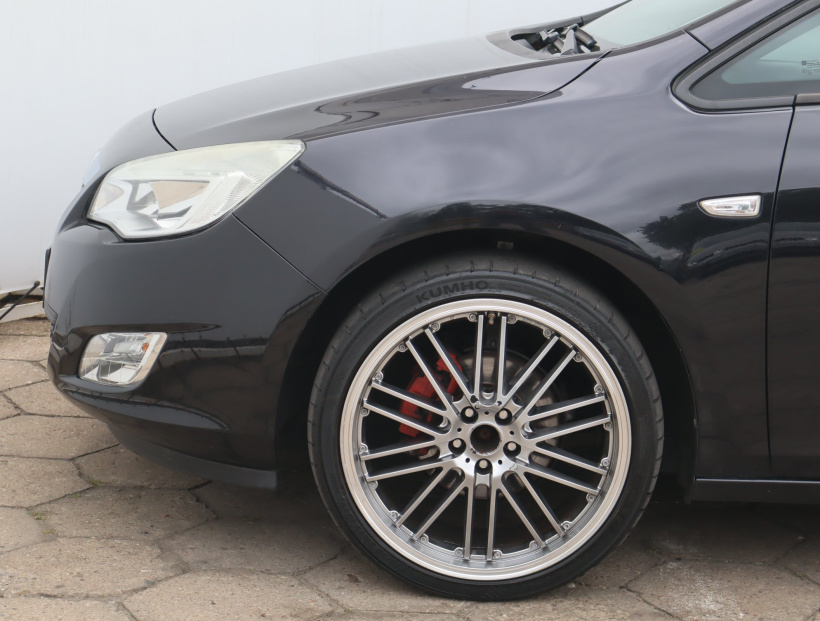 Opel Astra, 2011