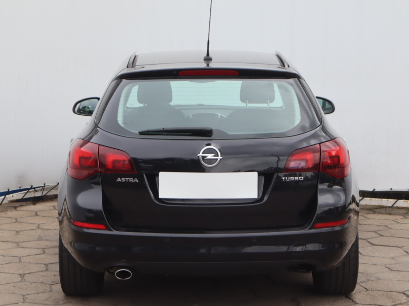 Opel Astra, 2011