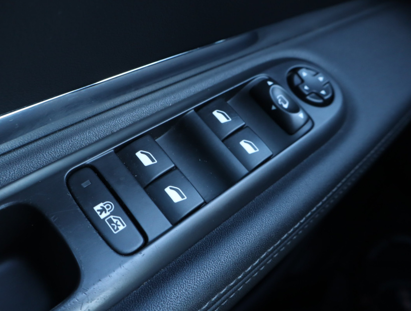 Peugeot 3008, 2015