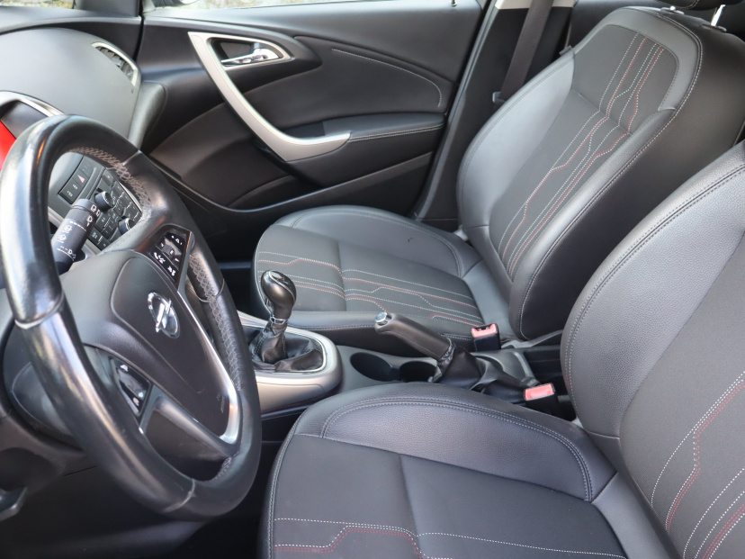Opel Astra, 2012