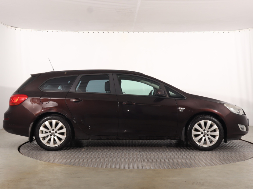 Opel Astra, 2012
