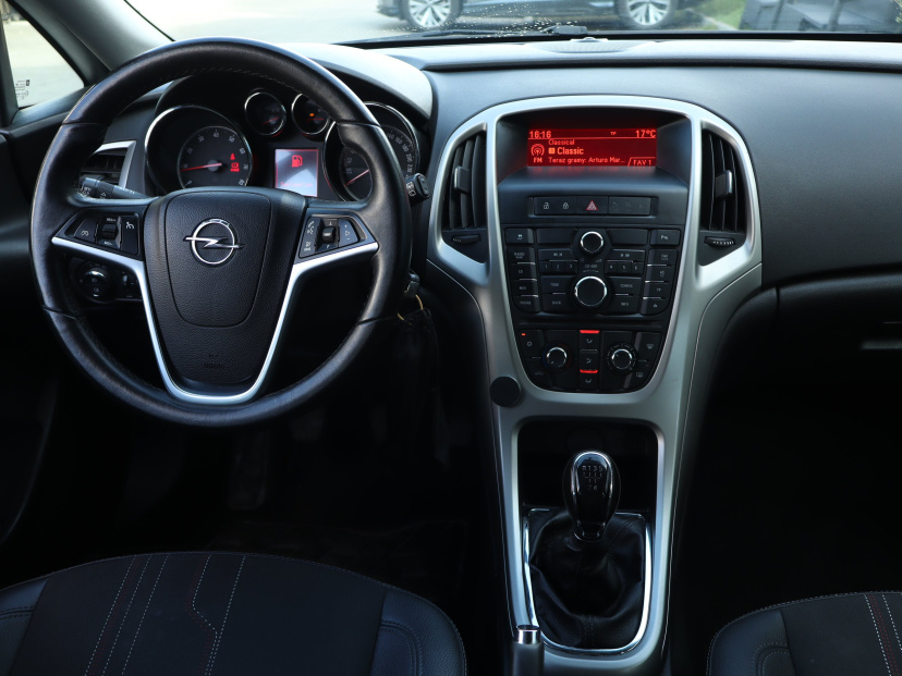Opel Astra, 2012