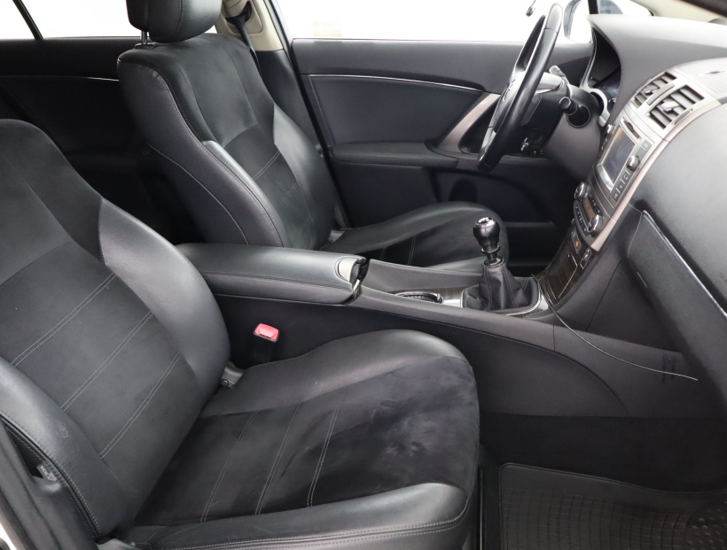 Toyota Avensis, 2013