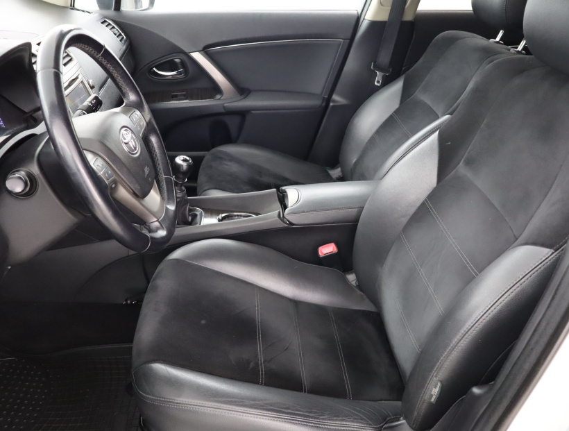 Toyota Avensis, 2013