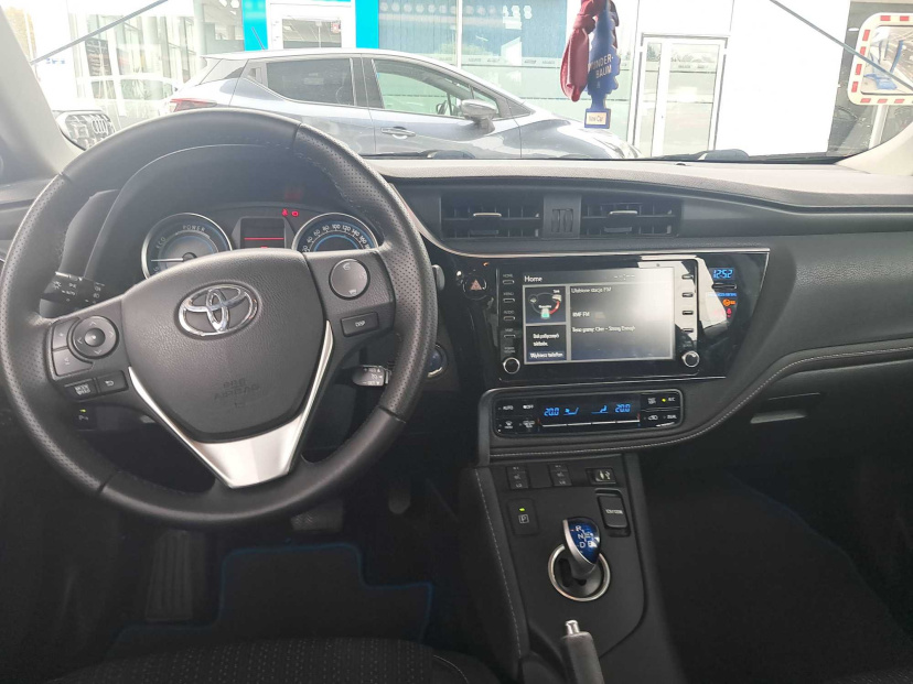 Toyota Auris, 2013