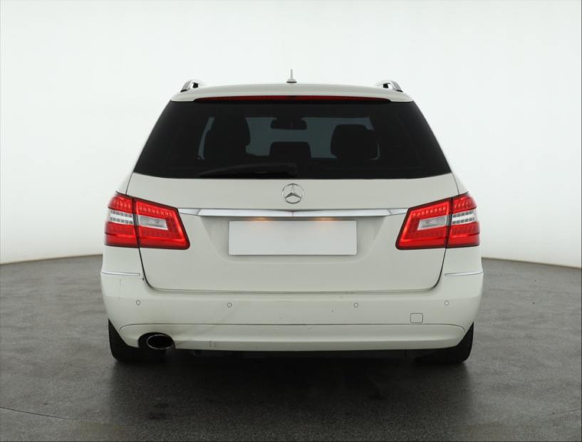 Mercedes-Benz E, 2010