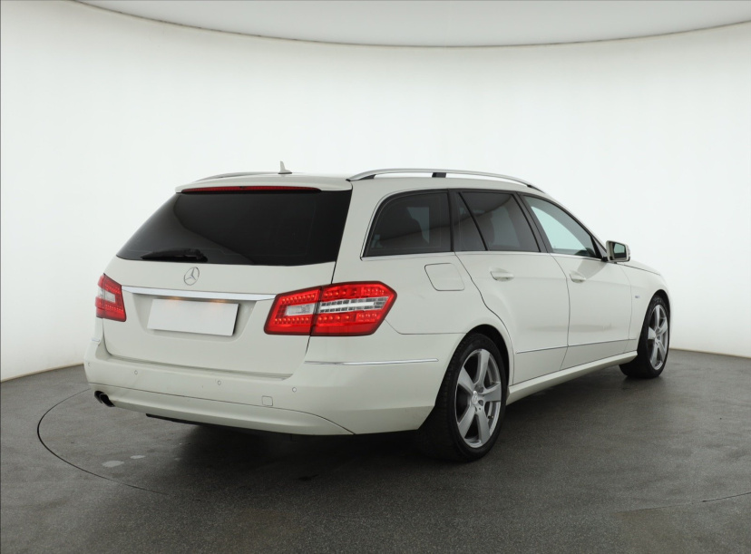 Mercedes-Benz E, 2010