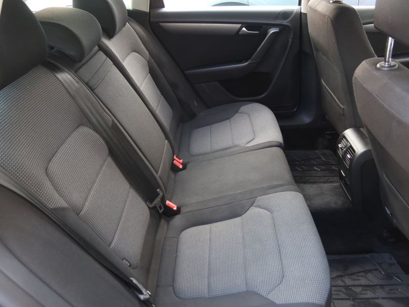 Volkswagen Passat, 2011
