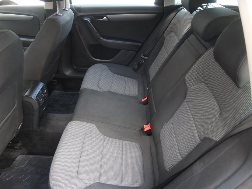 Volkswagen Passat, 2011