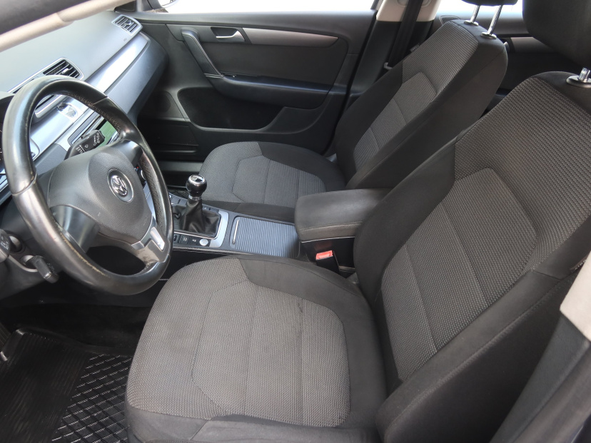 Volkswagen Passat, 2011