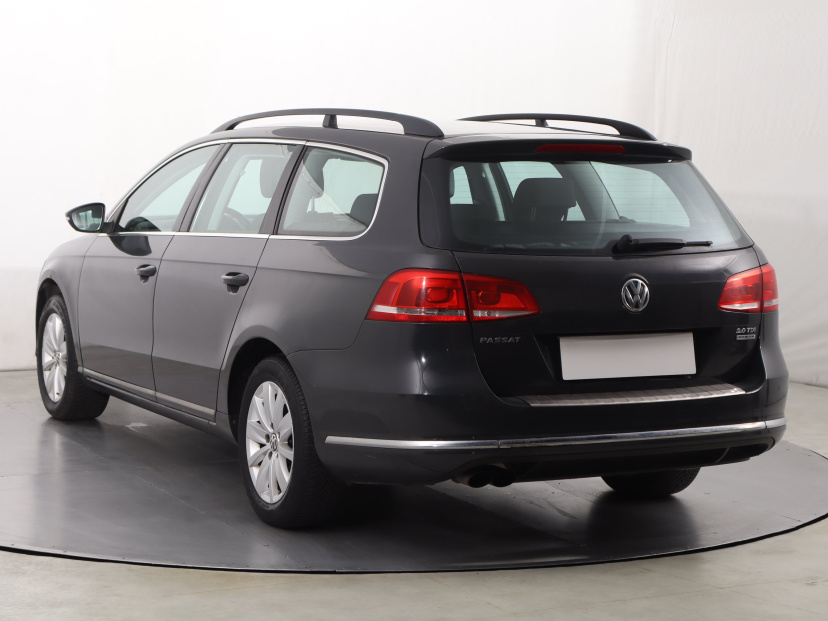 Volkswagen Passat, 2011