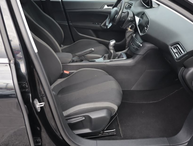 Peugeot 308, 2015