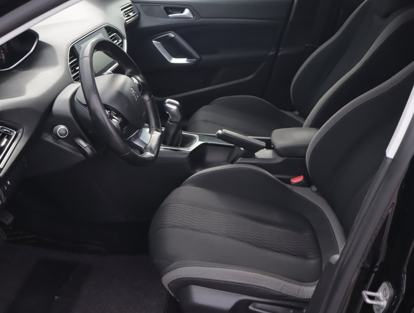 Peugeot 308, 2015
